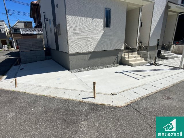 神戸市垂水区桃山台　新築一戸建ての駐車場|２台分の駐車スペース有り！急な来客でも安心です！
