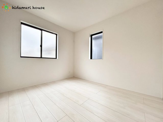 桶川市朝日4期　新築戸建　グラファーレ01の子供部屋|2階洋室：5.25帖