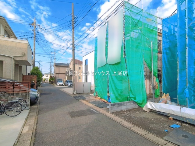 桶川市朝日4期　新築戸建　グラファーレ01の前面道路含む現地写真