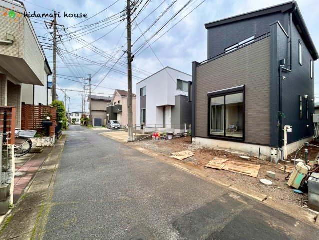 桶川市朝日4期　新築戸建　グラファーレ01の前面道路含む現地写真