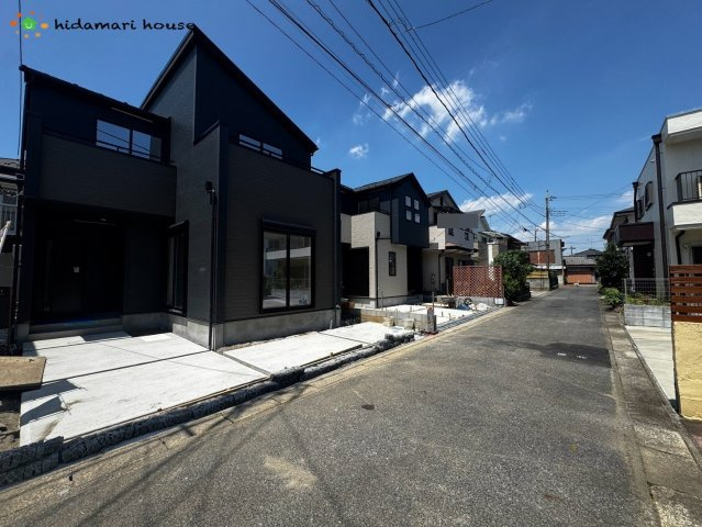 桶川市朝日4期　新築戸建　グラファーレ01の前面道路含む現地写真