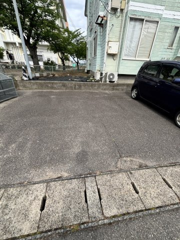 シャンブル江南Aの駐車場