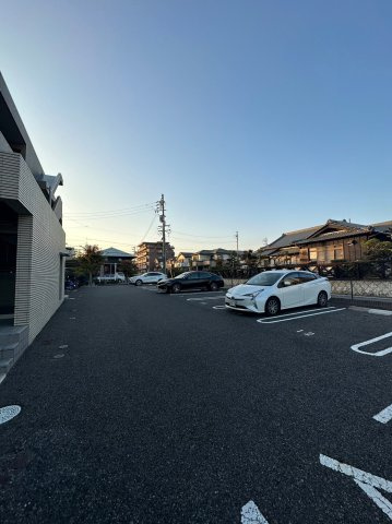 ヴィラ原山北館の駐車場
