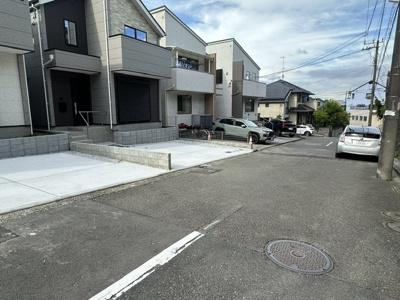 【前面道路含む現地写真】