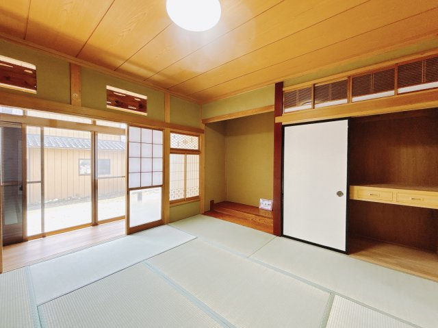 【中古戸建】深谷市新井の和室|■和室｜畳にはリラックス効果があるといわれています。フローリングでは感じることのできない圧倒的な寛ぎやすさを実感してください♪