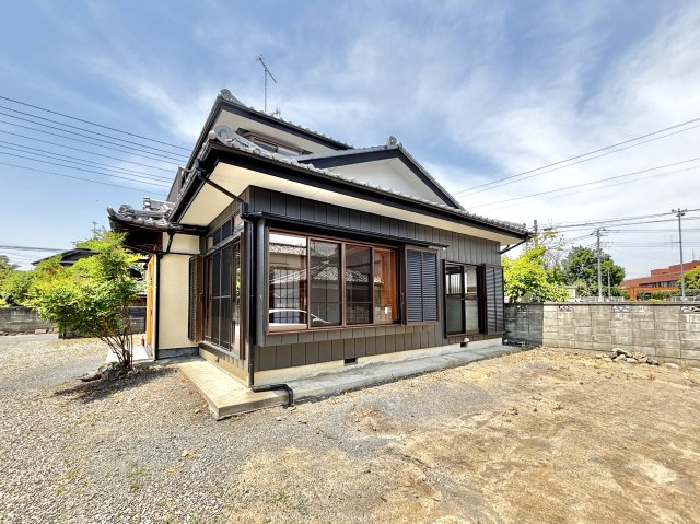 【中古戸建】深谷市新井の外観|■外観｜外構次第で自分好みにアレンジできる余白があり、住みながら楽しめる住まいです♪