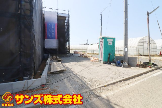 大玉村玉井字町　　　　１号棟　　　玉井小学校、大玉中学区の外観|南東側から見た駐車場を含む外観