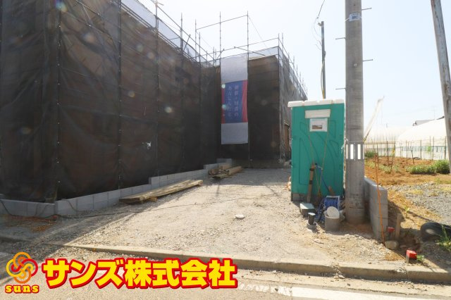 大玉村玉井字町　　　　１号棟　　　玉井小学校、大玉中学区の外観|北東側から見た駐車場を含む外観