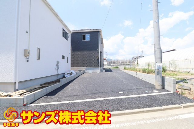 大玉村玉井字町　　　　１号棟　　　玉井小学校、大玉中学区の外観|東側から見た駐車場を含む外観♪