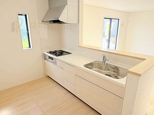 土浦市中村南第11　新築戸建て　1号棟のキッチン|料理をしながら家族とコミュニケーションが取れる対面式システムキッチン。