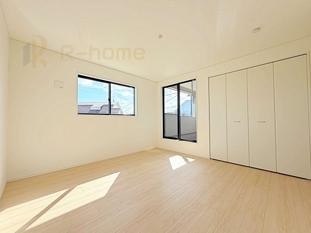 土浦市中村南第11　新築戸建て　1号棟の洋室|お部屋のサッシにはペアガラスを採用、高い断熱性による省エネと結露対策に有効です♪