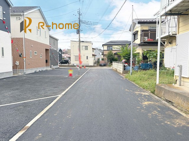 土浦市中村南第11　新築戸建て　2号棟の前面道路含む現地写真|『今から見たい！』大歓迎です♪
お気軽にＲ－ｈomeまでお問い合わせください。
