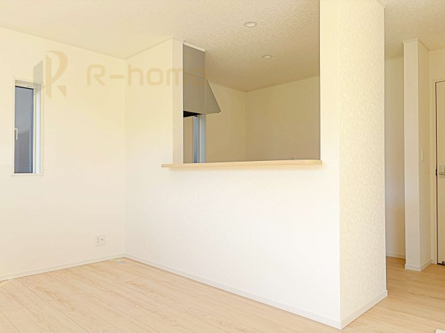 土浦市中村南第11　新築戸建て　2号棟のキッチン|対面式で会話をしながら家事ができます♪
