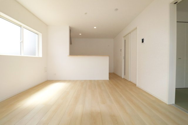 大玉村玉井字町　　　　2号棟　　　玉井小学校、大玉中学区の居間・リビング|※同社施工例