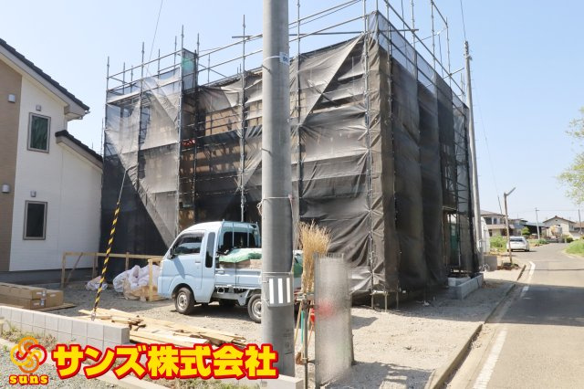 大玉村玉井字町　　　　2号棟　　　玉井小学校、大玉中学区の外観|南東側から見た駐車場を含む外観
