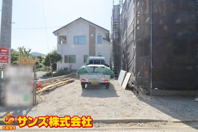 大玉村玉井字町　　　　2号棟　　　玉井小学校、大玉中学区の外観|東側から見た駐車スペース♪