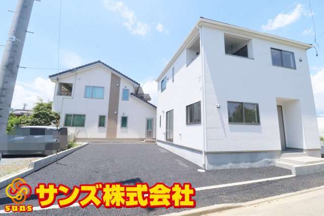 大玉村玉井字町　　　　2号棟　　　玉井小学校、大玉中学区の外観|東側から見た駐車場を含む外観♪