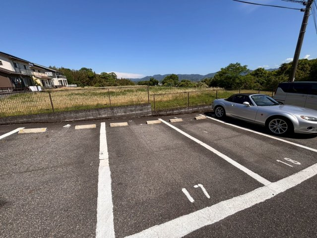 ペアーレ葛木　C棟の駐車場