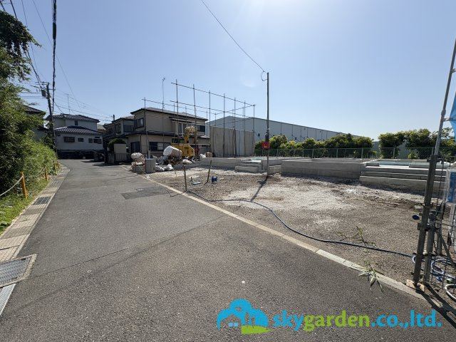 寒川町小谷第19　新築戸建　全２棟１号棟の前面道路含む現地写真|令和8年5月18日撮影（工事中）
