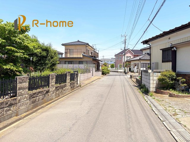 土浦市中村南第11　新築戸建て　3号棟の前面道路含む現地写真|『今から見たい！』大歓迎です♪
お気軽にＲ－ｈomeまでお問い合わせください。