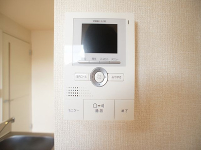 【セキュリティ】 | リェス ソーンツェＡ | 訪問者の確認ができるTVドアホン付きです♪