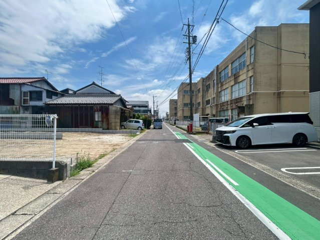 ファーストタウン　江南市古知野町大塔第1　全2区画分譲の前面道路含む現地写真|「現地（2026年6月11日）撮影」　
■前面道路　
■ヤマダ不動産　株式会社リライフ