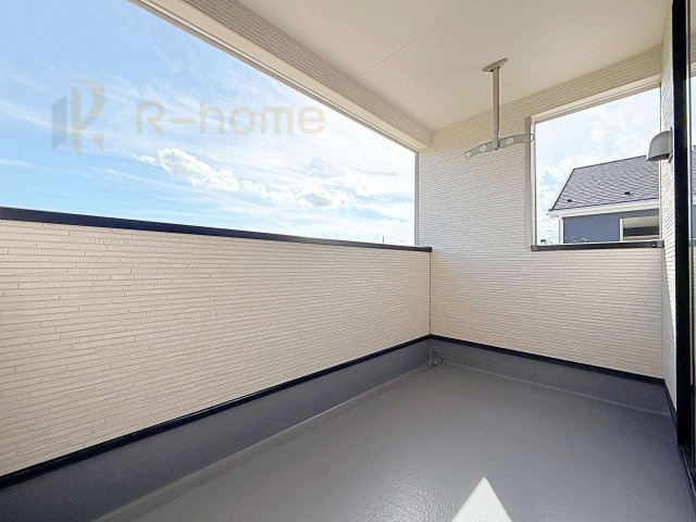 土浦市中村南第11　新築戸建て　4号棟のバルコニー|急な雨でも安心のインナーバルコニー♪忙しいご夫婦も大満足♪