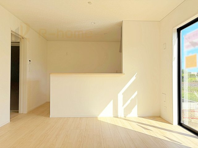 土浦市中村南第11　新築戸建て　4号棟のキッチン|リビングで遊ぶお子様にも目が届くカウンターキッチン！