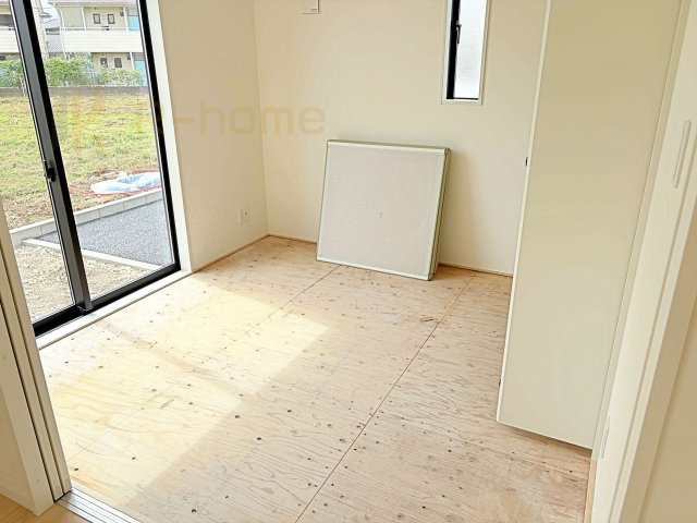 土浦市中村南第11　新築戸建て　4号棟の和室|フローリングより衝撃が少ない和室は、ご両親のお部屋やキッズスペース、客間としても活用頂けます。