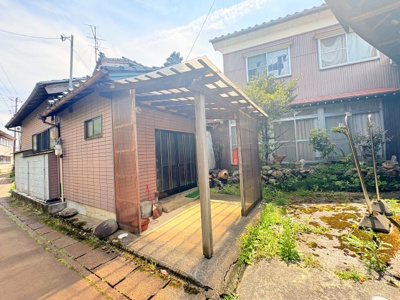 【外観】 | 三条市荒町1丁目　車庫付き　5DK