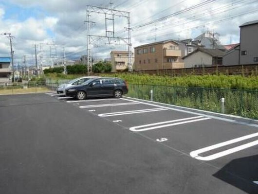 クオーレ東向日の駐車場