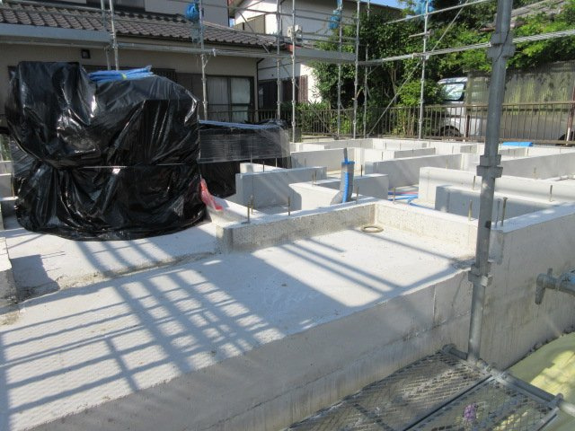 【仲介手数料無料】新築戸建　熊谷市肥塚484-4（全1棟）の前面道路含む現地写真