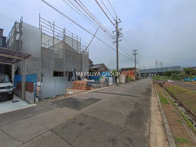 【前面道路含む現地写真】の画像