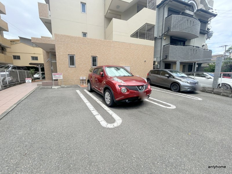 フレスクーラ　仲介手数料無料の駐車場