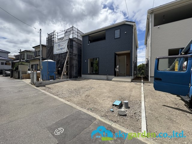 寒川町小谷第19　新築戸建　全２棟２号棟の前面道路含む現地写真|令和8年8月6日撮影（工事中）