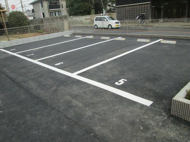 フォレスト　リーフタウンＢ棟の駐車場