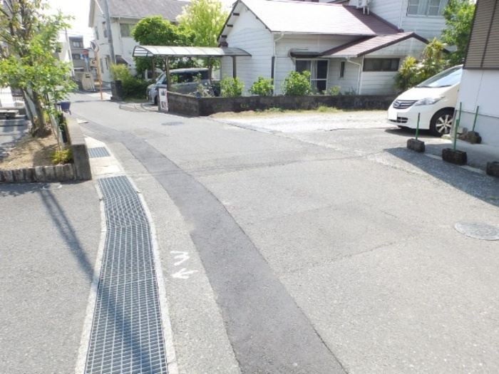 リビングタウン薊野のその他|前面道路
