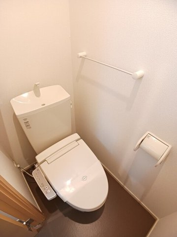 ブルー　アイランド川津Ⅰのトイレ|清潔感のあるトイレです