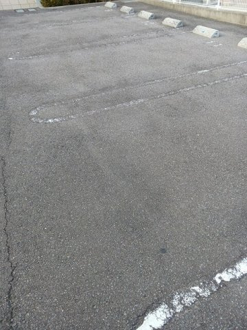 ブルー　アイランド川津Ⅰの駐車場|駐車場があるので、車を買う予定の方も安心です