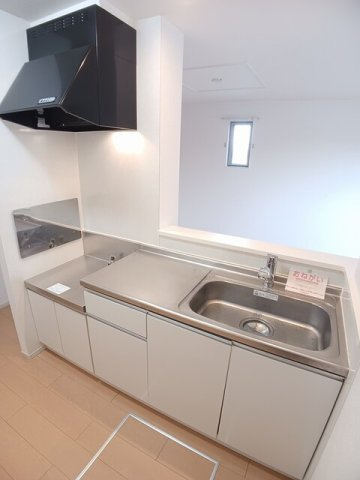 ブルー　アイランド川津Ⅰのキッチン|コンパクトなキッチンで掃除もラクラク