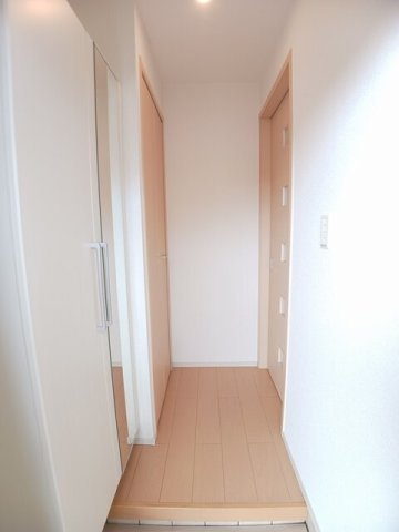 ブルー　アイランド川津Ⅰの玄関|明るい玄関です