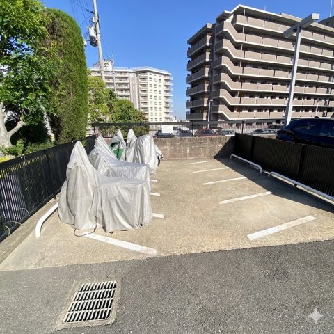 サンヴェールエルゼ甲陽園の駐車場|バイク置き場