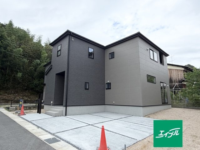 【外観】 | リーブルガーデン児島上の町4丁目 (全1棟) | 並列3台駐車可能です！