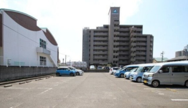 ホープＴＯＭＯの駐車場