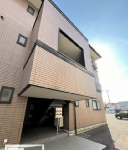 フォブール新居のエントランス