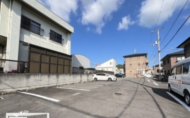 フォブール新居の駐車場