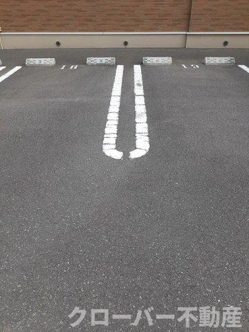 グラン　テレーノ　Ｃの駐車場