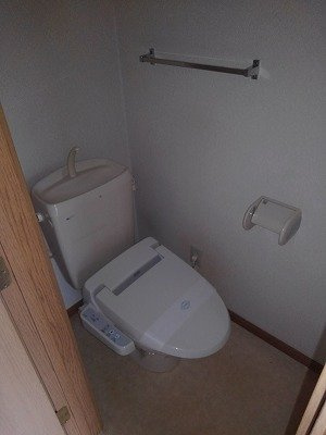 秋桜ＤＯＩ　Ｂのトイレ|清潔感のあるトイレです