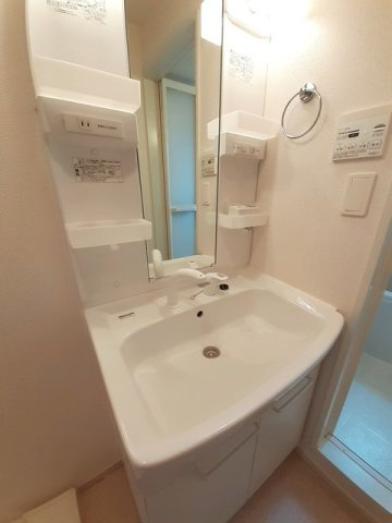 サンレミ真時Ⅱの洗面所|脱衣スペースもあります