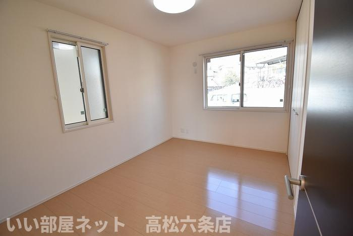 コートビレジ屋島Ⅱ　B棟の洋室